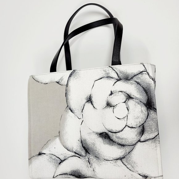 Chanel Camellia CC Tote in Printed Canvas - Picture 6 of 10